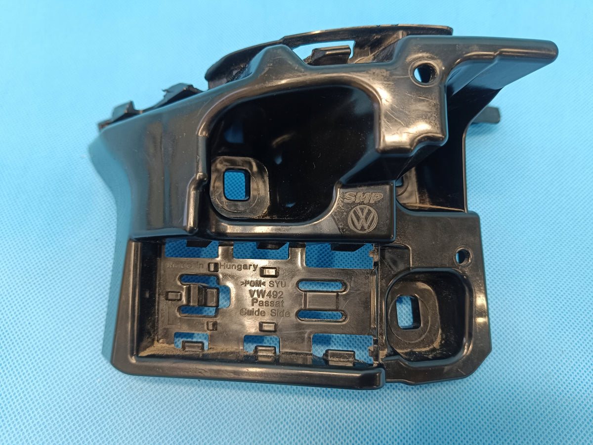 VW PASSAT B9 VARIANT 2.0 TDI 110KW 2024R BUMPER SLIDE LEFT REAR 3J0807377