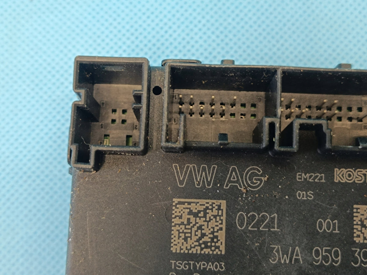 VW PASSAT B9 VARIANT 2.0 TDI 110KW 2024R DOOR MODULE LEFT REAR 3WA959395A