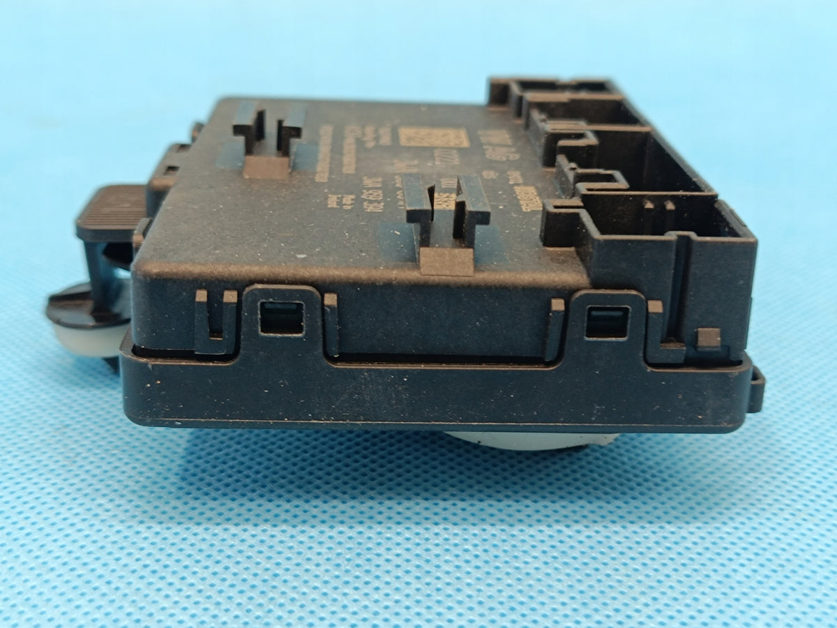 VW PASSAT B9 VARIANT 2.0 TDI 110KW 2024R DOOR MODULE RIGHT REAR 3WA959394A