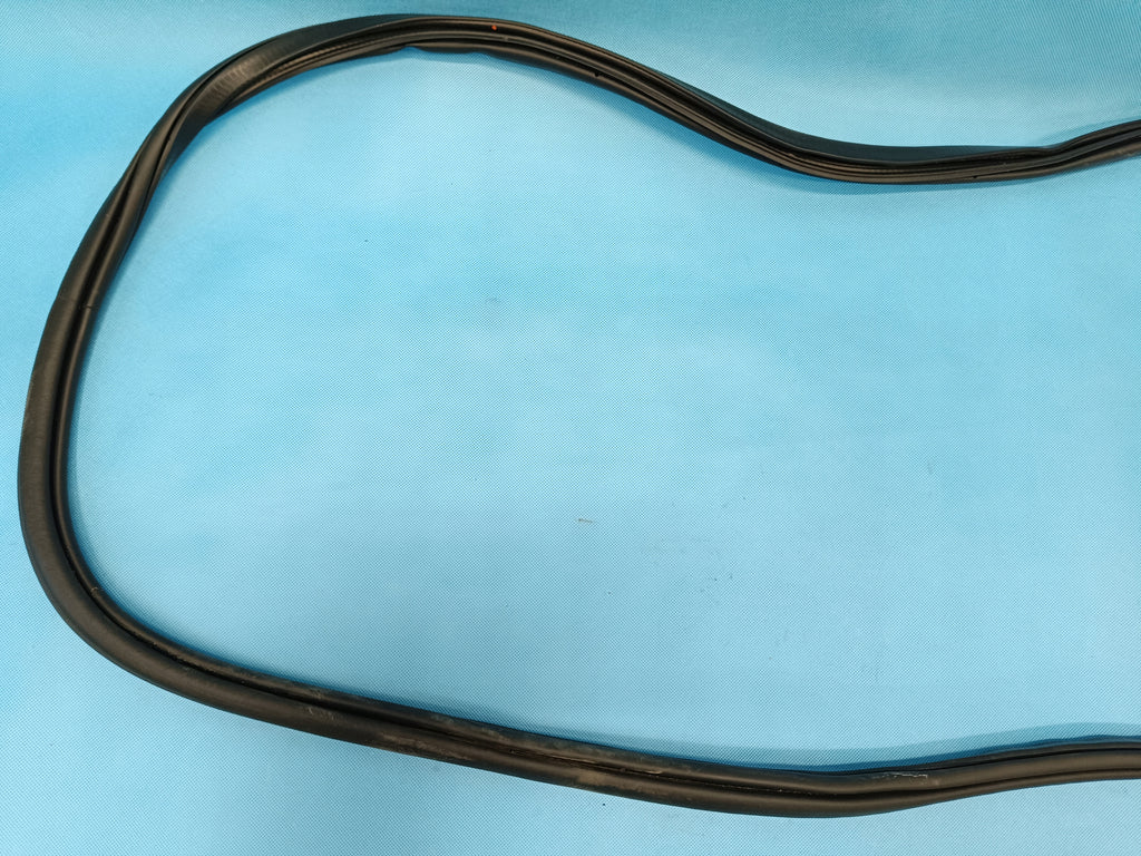 VW PASSAT B9 VARIANT 2.0 TDI 110KW 2024R DOOR SEAL LEFT REAR 3J0867913