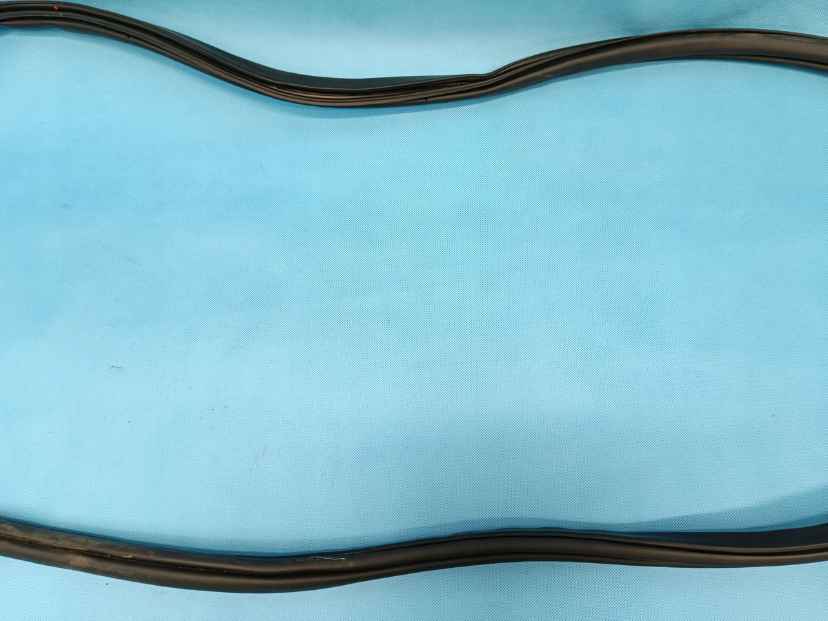 VW PASSAT B9 VARIANT 2.0 TDI 110KW 2024R DOOR SEAL LEFT REAR 3J0867913