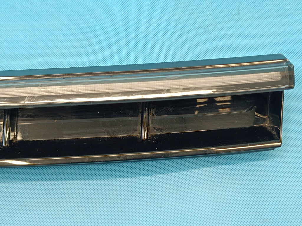 VW PASSAT B9 VARIANT 2.0 TDI 110KW 2024R LED LAMP LEFT FRONT 3J0941653