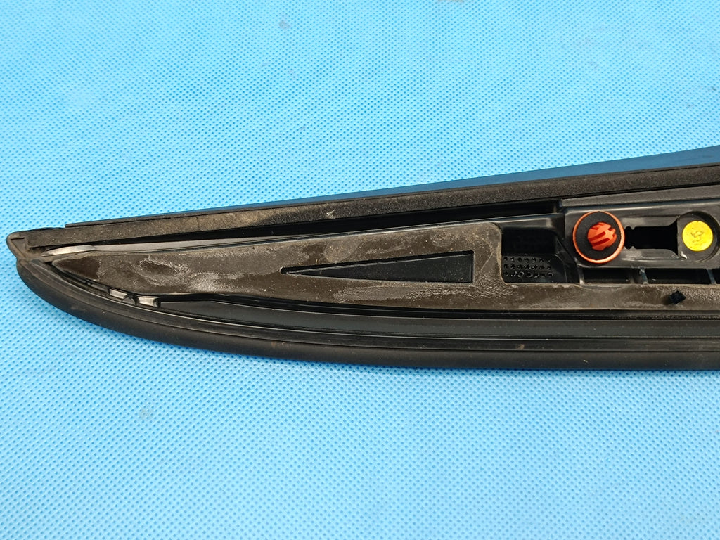 VW PASSAT B9 VARIANT 2.0 TDI 110KW 2024R SPOILER LEFT REAR FLAP 3J0827939A