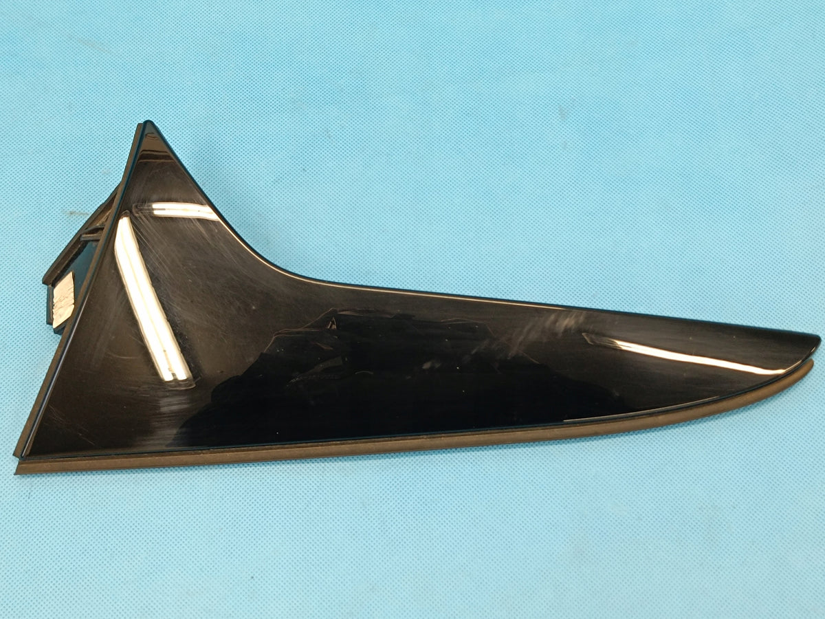 VW PASSAT B9 VARIANT 2.0 TDI 110KW 2024R SPOILER LEFT REAR FLAP 3J0827939A