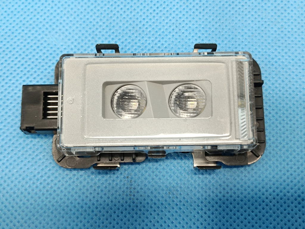 VW PASSAT B9 VARIANT 2.0 TDI 110KW 24R CABIN LIGHT 11A947304A