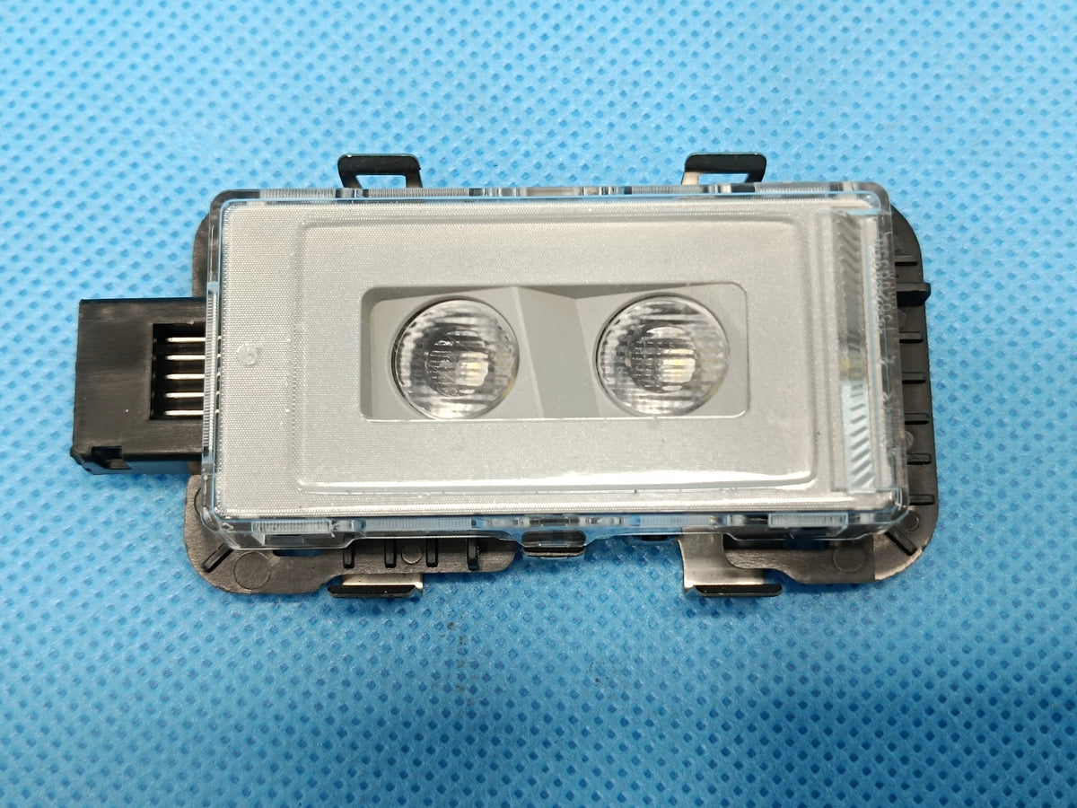 VW PASSAT B9 VARIANT 2.0 TDI 110KW 24R CABIN LIGHT 11A947304A