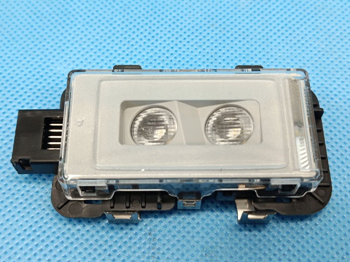 VW PASSAT B9 VARIANT 2.0 TDI 110KW 24R CABIN LIGHT 11A947304A