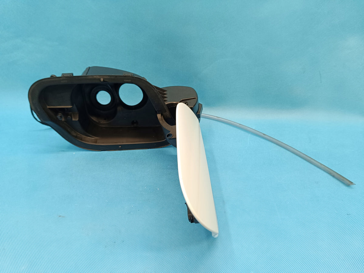 VW PASSAT B9 VARIANT 2.0 TDI 2024 R FUEL FILLER FLAP ACTUATOR 3J0809702A