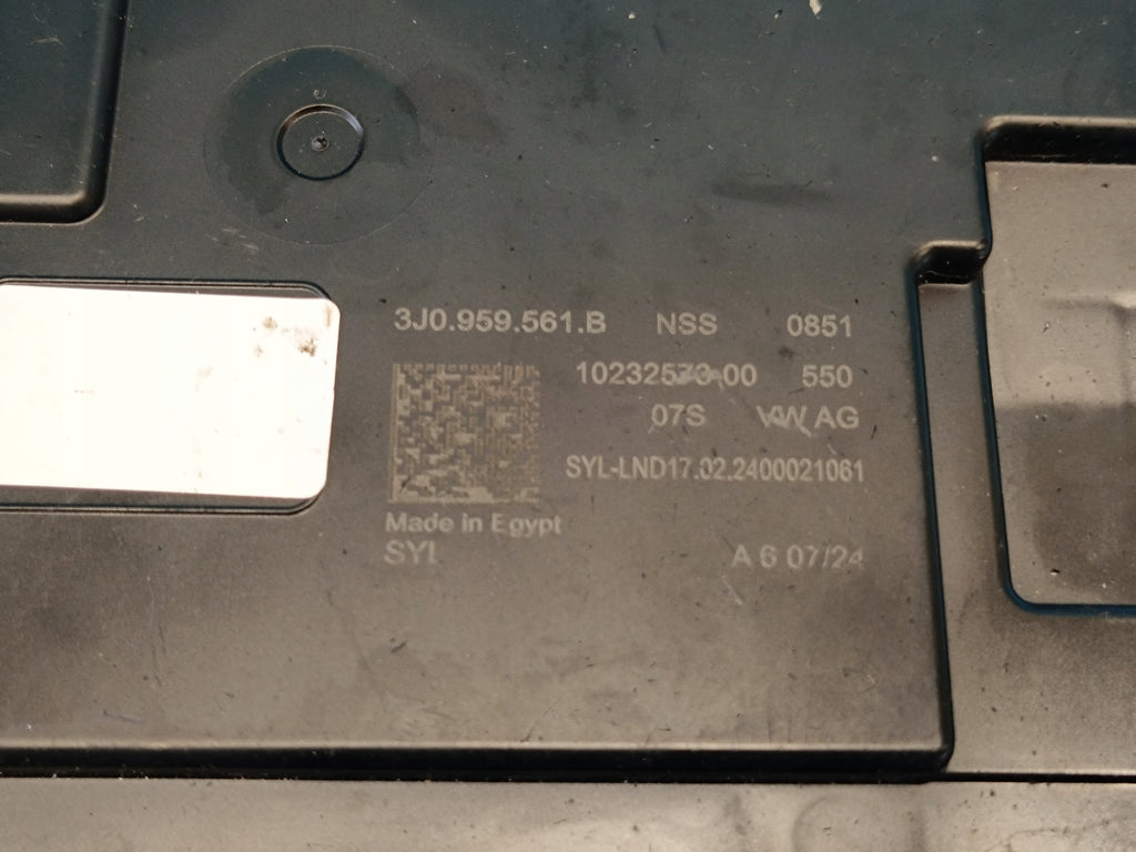 VW PASSAT B9 VARIANT 2.0 TDI 2024R HEADLINER LIGHT 3J0959561B
