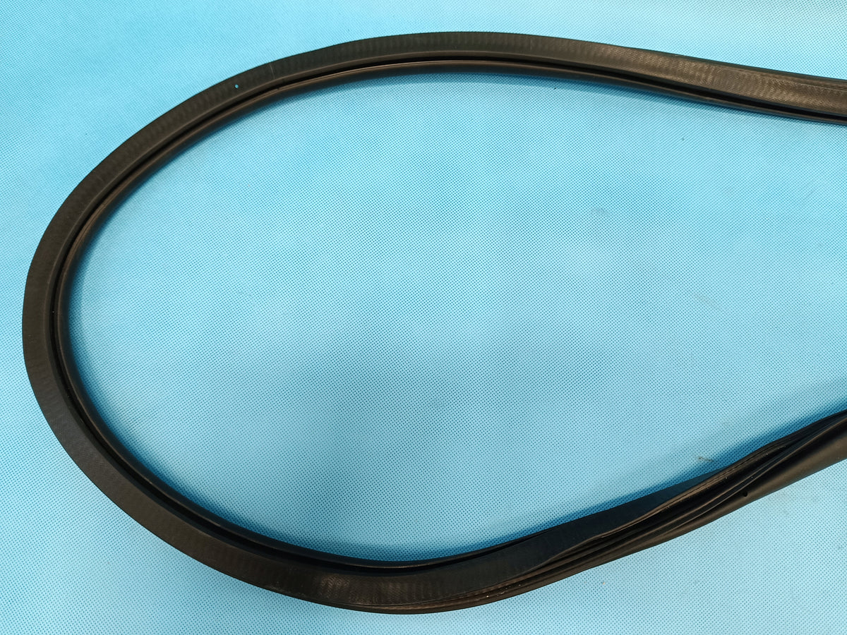VW PASSAT B9 VARIANT 2.0TDI 110KW 2024R DOOR SEAL RIGHT REAR 3J0867914