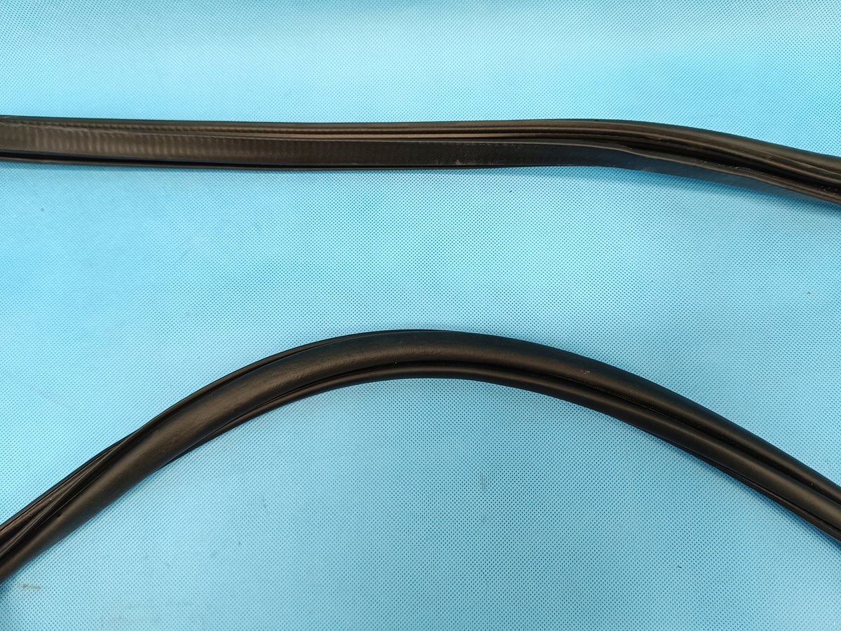 VW PASSAT B9 VARIANT 2.0TDI 110KW 2024R DOOR SEAL RIGHT REAR 3J0867914