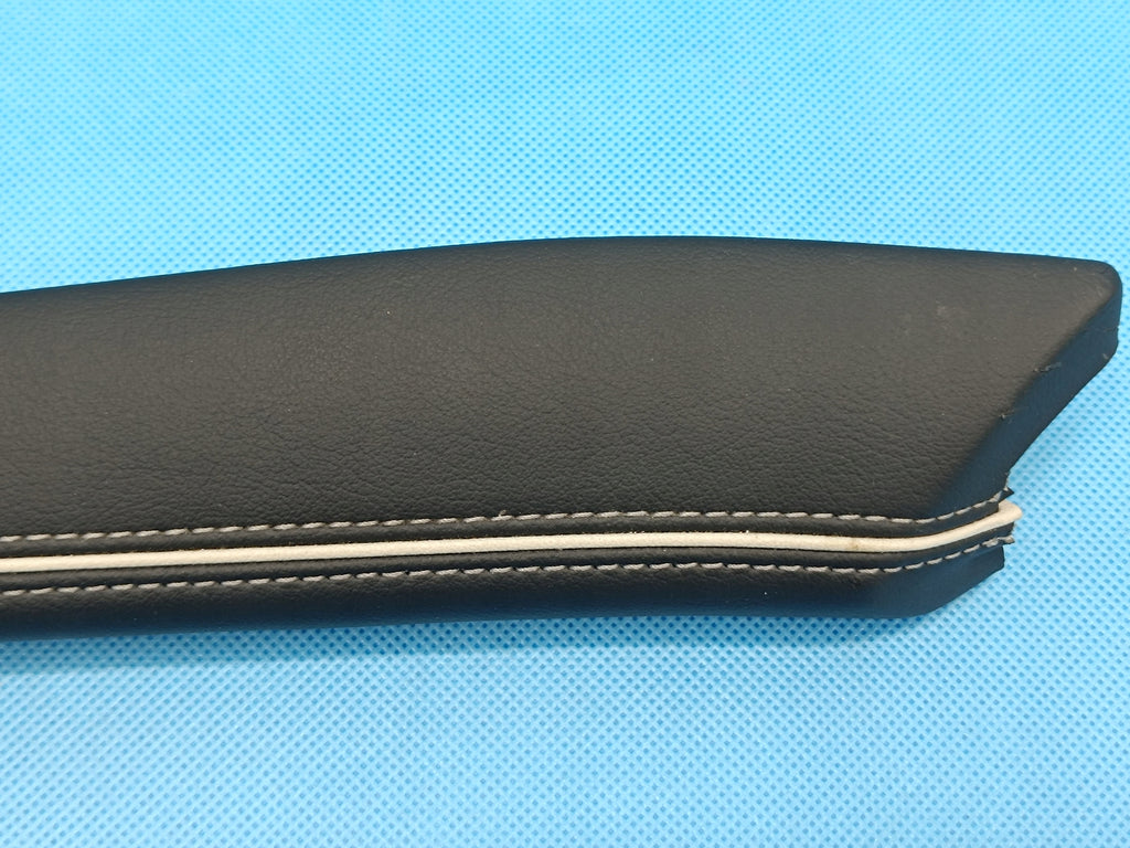 VW PASSAT B9 VARIANT 2.0TDI 110KW 2024R INSTRUMENT PANEL COVER 3J1858019