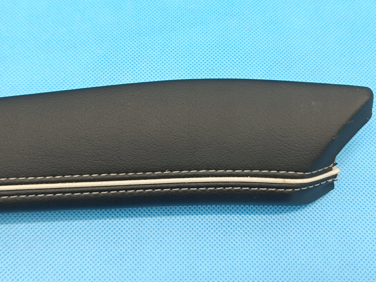 VW PASSAT B9 VARIANT 2.0TDI 110KW 2024R INSTRUMENT PANEL COVER 3J1858019