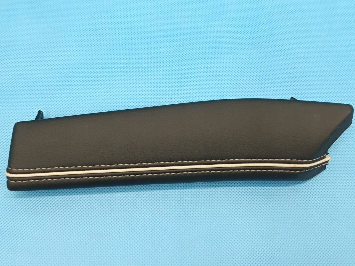 VW PASSAT B9 VARIANT 2.0TDI 110KW 2024R INSTRUMENT PANEL COVER 3J1858019