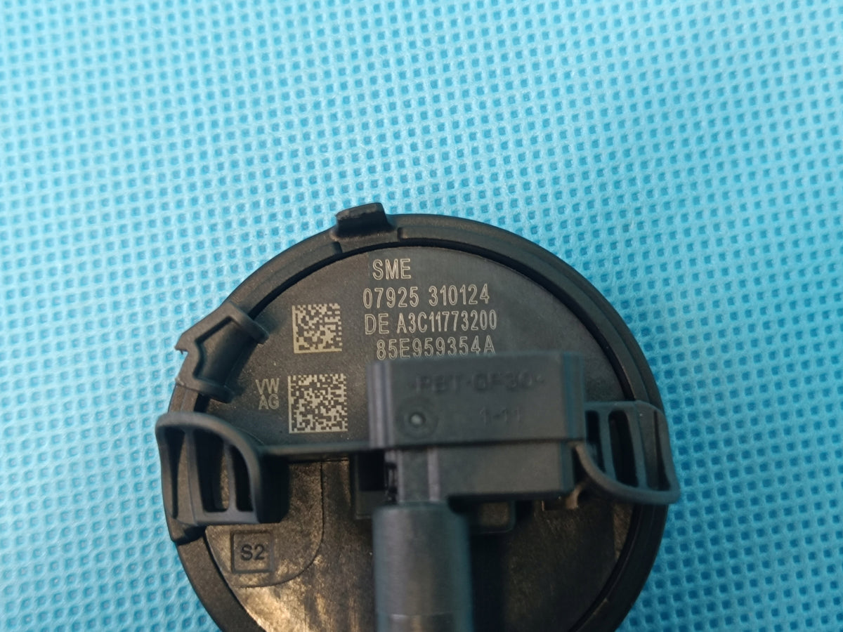 VW PASSAT B9 VARIANT 2.0TDI 110KW 2024R SENSOR IMPACT SENSOR 85E959354A