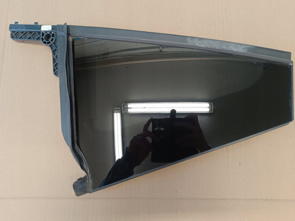 VW PASSAT B9 VARIANT 2.0TDI GLASS FROM 2024 DOOR LEFT REAR 3J0845213C AS3