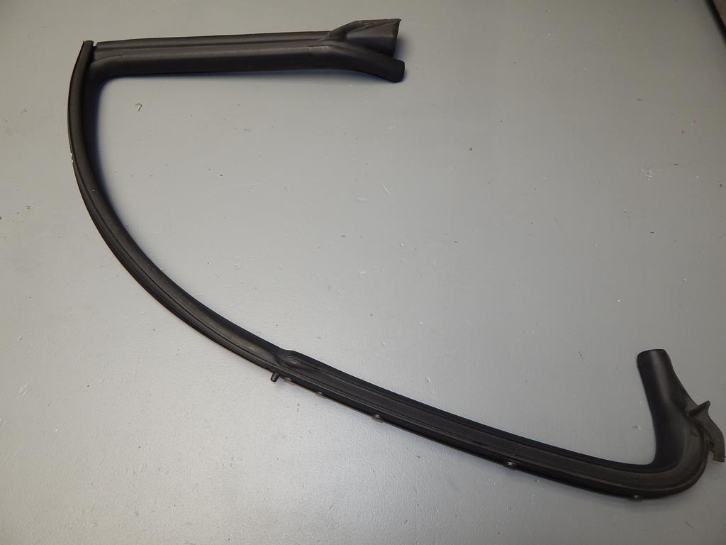 VW PASSAT CC DOOR SEAL RIGHT REAR 3C8854546