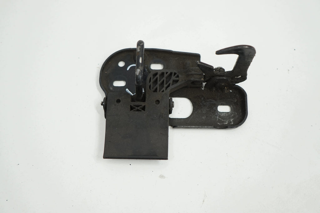 VW PASSAT CC LOCK BOLT MASK 3C8823480B