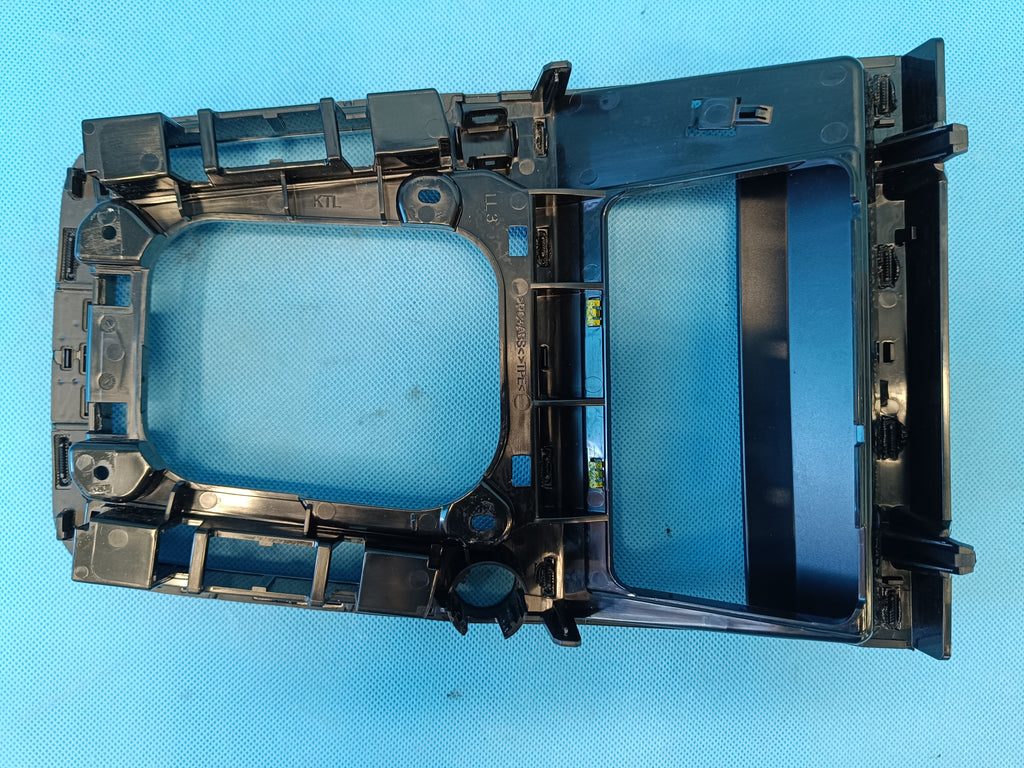 VW Passat B8 VARIANT 2.0 TDI 110KW 2022 R FRAME TUNNEL DECOR 3G1864263E