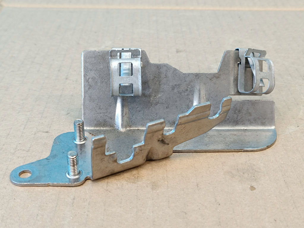 VW Passat B8 VARIANT 2.0 TDI 110KW 2022 R MOUNTING BRACKET DPF 05L131121M