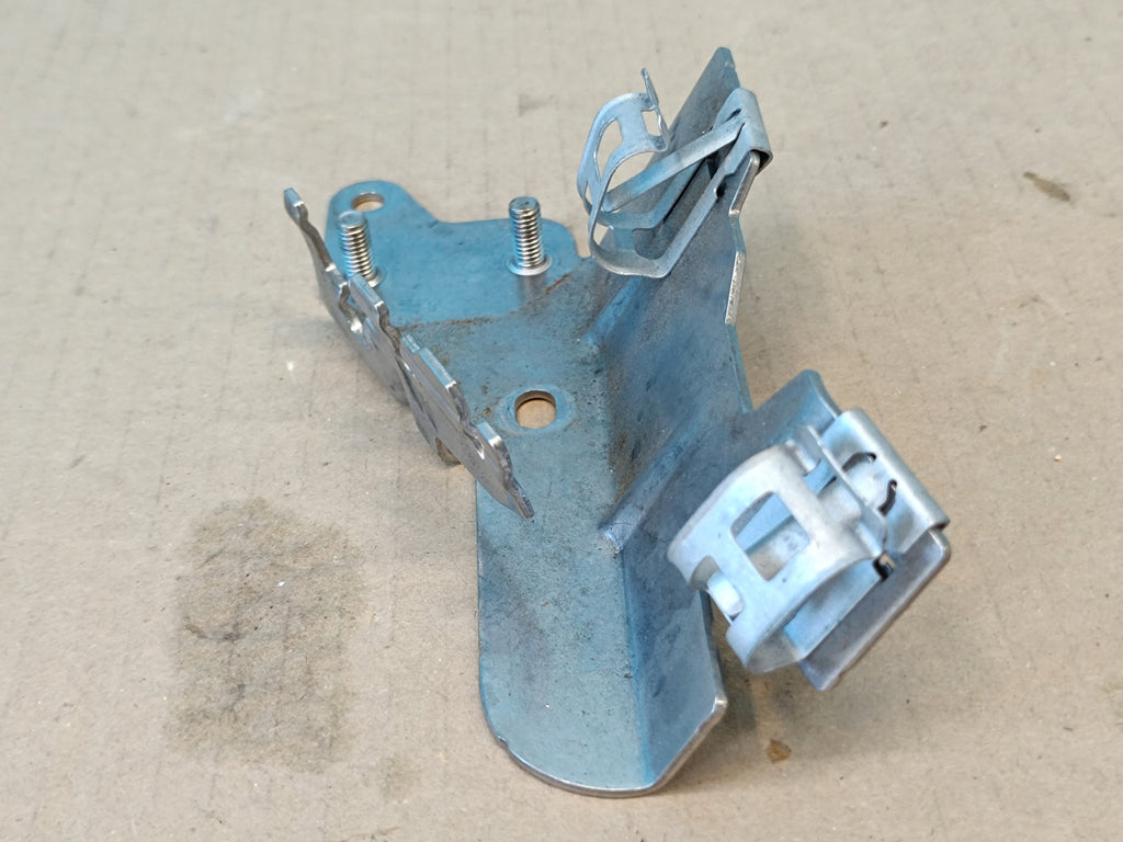 VW Passat B8 VARIANT 2.0 TDI 110KW 2022 R MOUNTING BRACKET DPF 05L131121M