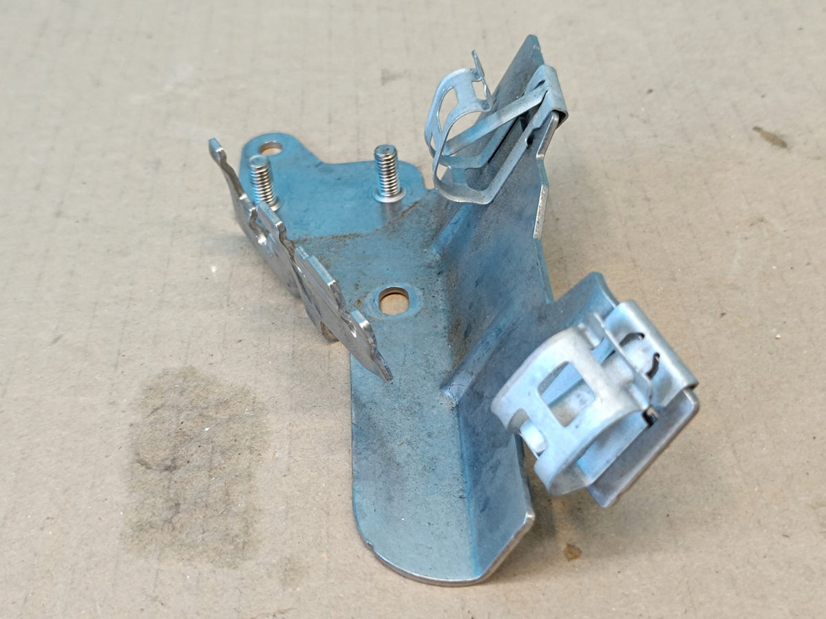 VW Passat B8 VARIANT 2.0 TDI 110KW 2022 R MOUNTING BRACKET DPF 05L131121M