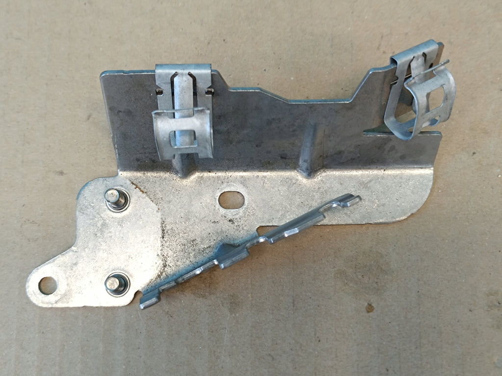 VW Passat B8 VARIANT 2.0 TDI 110KW 2022 R MOUNTING BRACKET DPF 05L131121M