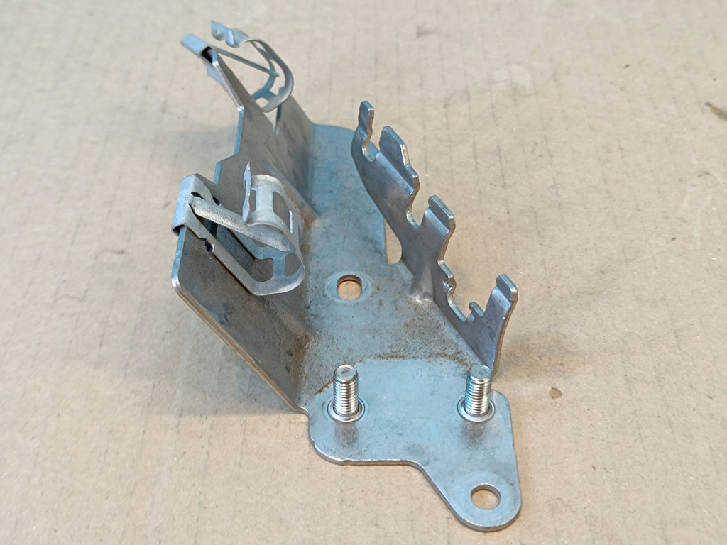 VW Passat B8 VARIANT 2.0 TDI 110KW 2022 R MOUNTING BRACKET DPF 05L131121M