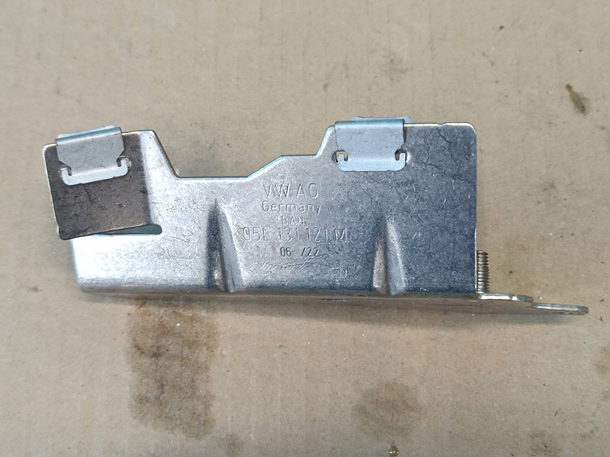 VW Passat B8 VARIANT 2.0 TDI 110KW 2022 R MOUNTING BRACKET DPF 05L131121M