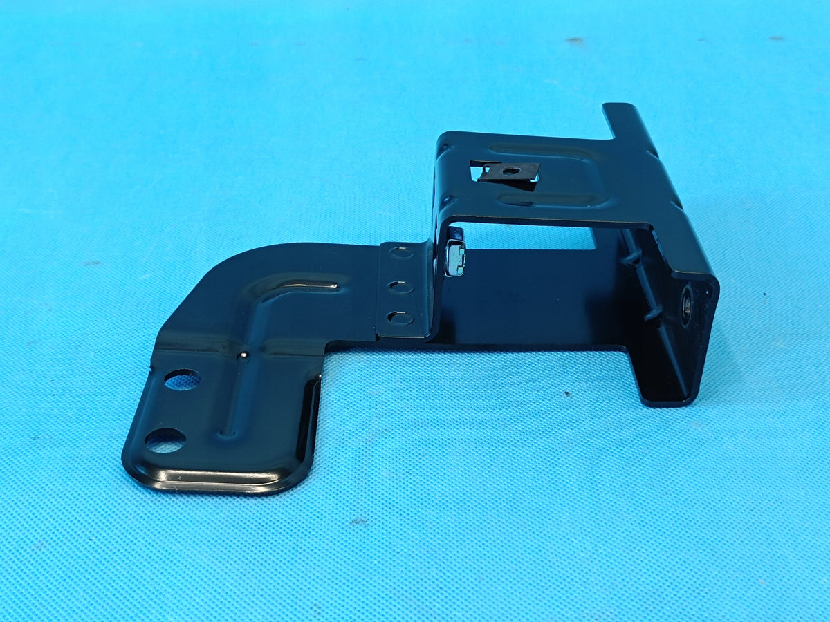 VW Passat B8 VARIANT 2.0 TDI 110KW 2022R TRUNK BRACKET RIGHT 3G9863254
