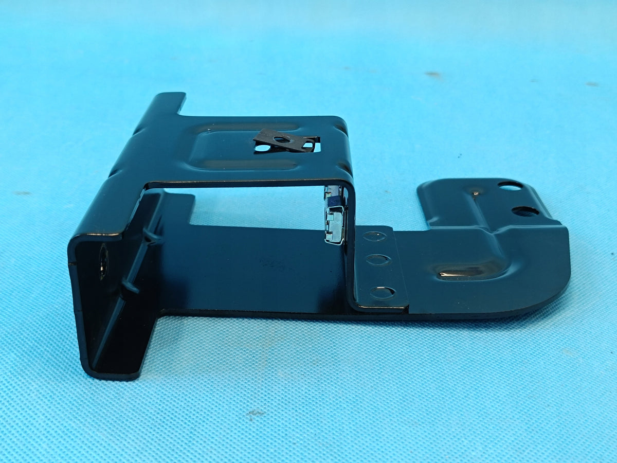VW Passat B8 VARIANT 2.0 TDI 110KW 2022R TRUNK BRACKET RIGHT 3G9863254