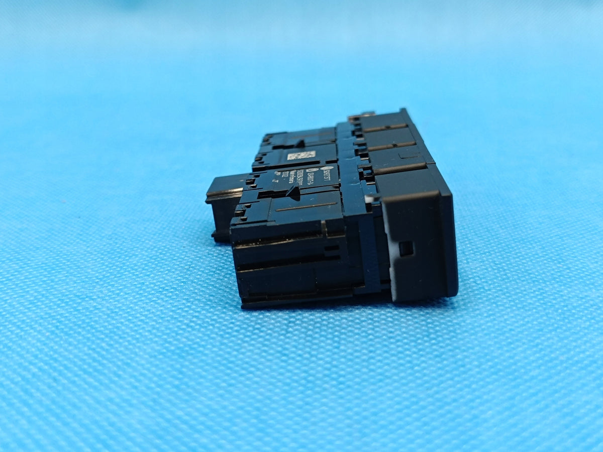 VW Passat B8 VARIANT 2.0 TDI 110KW 2023 R 3G0927137T BUTTON PANEL