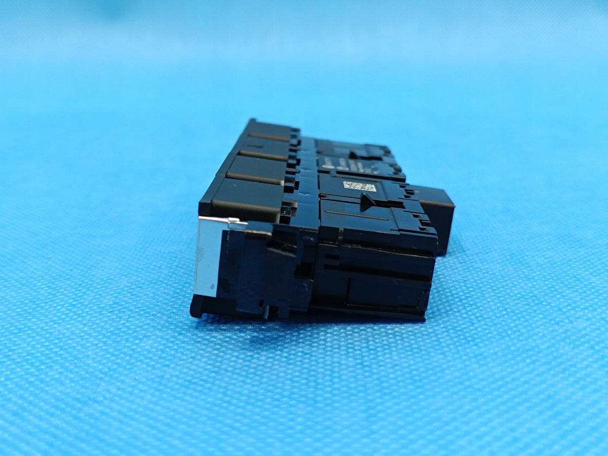VW Passat B8 VARIANT 2.0 TDI 110KW 2023 R 3G0927137T BUTTON PANEL