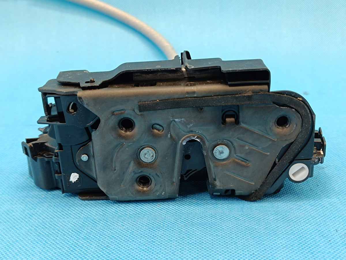 VW Passat B8 VARIANT 2.0 TDI 110KW 2023 R DOOR LOCK LEFT REAR 5NA839015E