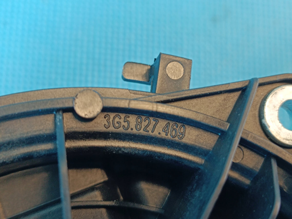 VW Passat B8 VARIANT 2.0TDI 110KW 2023R FLAP HANDLE EMBLEM REAR 3G8827469