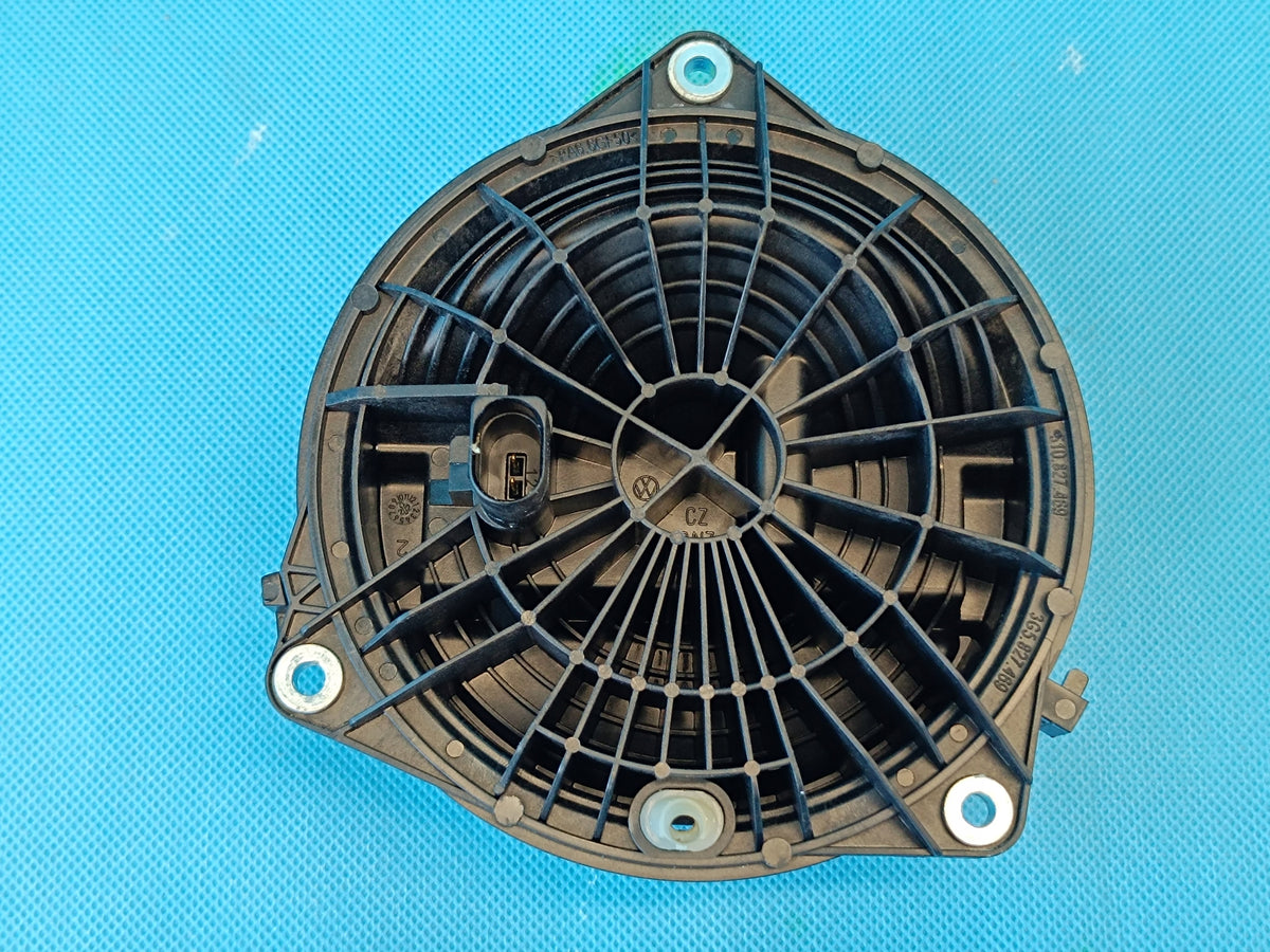 VW Passat B8 VARIANT 2.0TDI 110KW 2023R FLAP HANDLE EMBLEM REAR 3G8827469