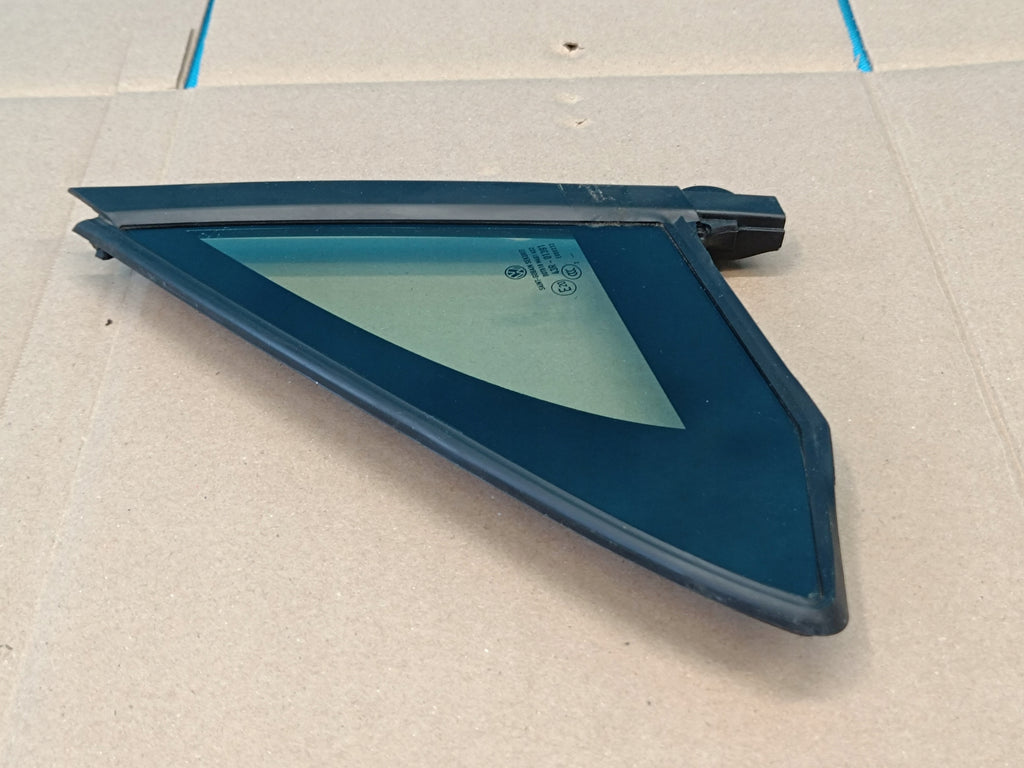 VW Passat B8 VARIANT GLASS TRIANGLE DOOR LEFT FRONT 3G0845113H FROM 2022