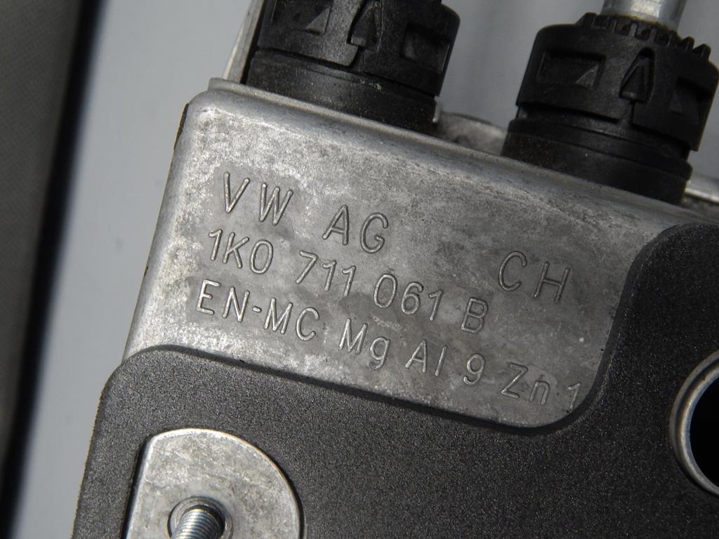 VW SCIROCCO GEAR SELECTOR 5K0711049D