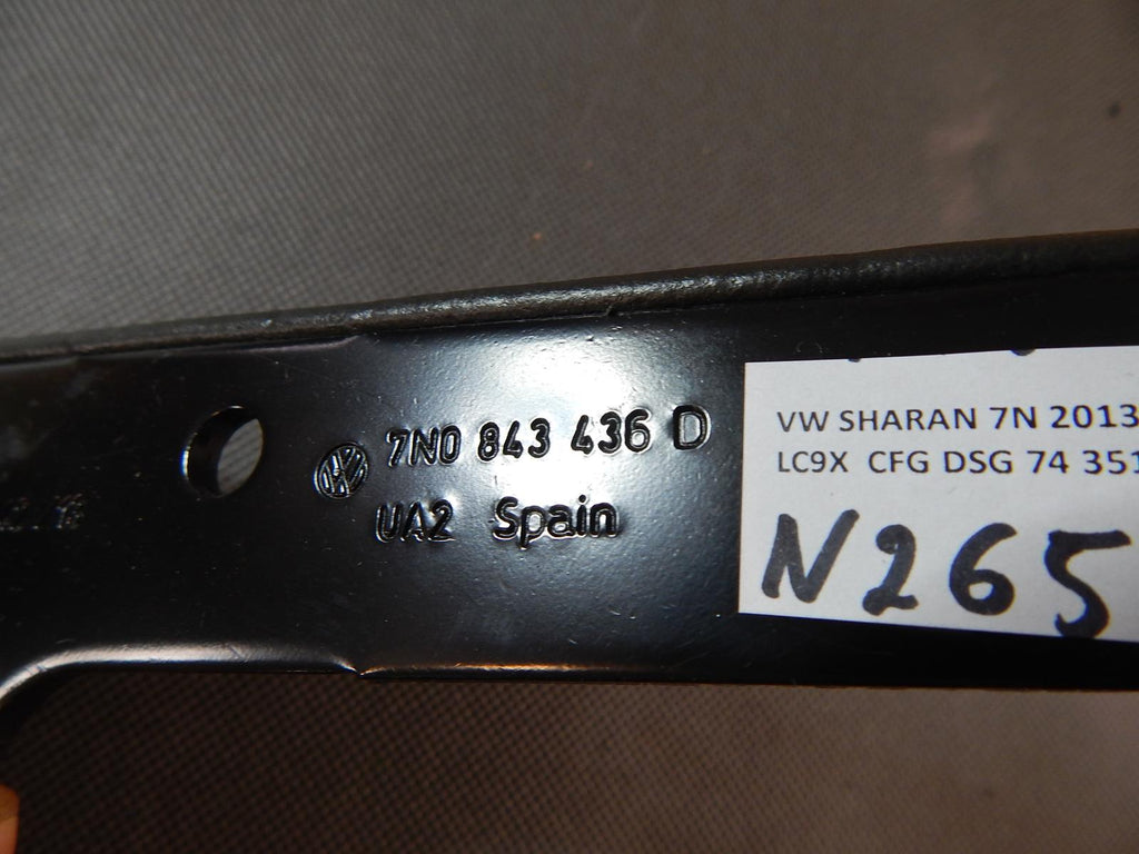VW SHARAN 7N RIGHT DOOR GUIDE 7N0843436D