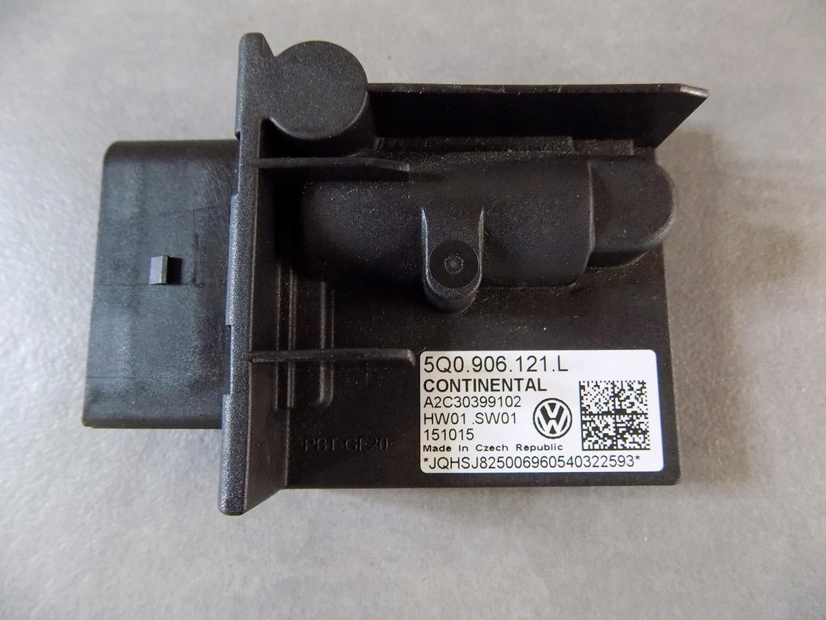 VW SPORTSVAN FUEL PUMP CONTROLLER 5Q0906121L