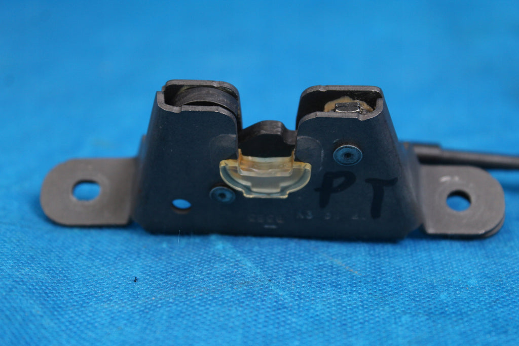 VW T-ROC CONVERTIBLE COUCH LOCK REAR RIGHT 2021R 2GC885682B