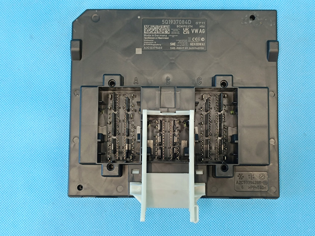 VW T-ROC LIFT 1.5 TSI 110KW 2025 R COMFORT CONTROLLER MODULE 5Q1937084D