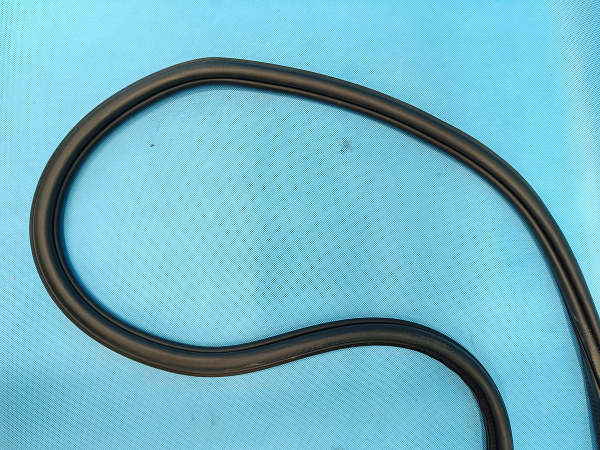 VW T-ROC LIFT 1.5 TSI 110KW 2025 R DOOR SEAL LEFT REAR 2GA867913B