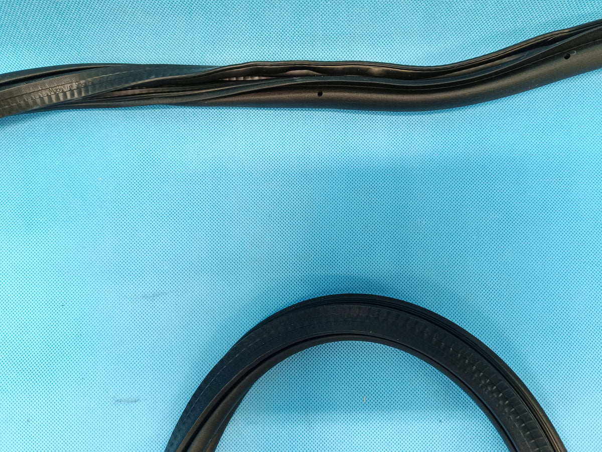 VW T-ROC LIFT 1.5 TSI 110KW 2025 R DOOR SEAL RIGHT FRONT 2GA867912B