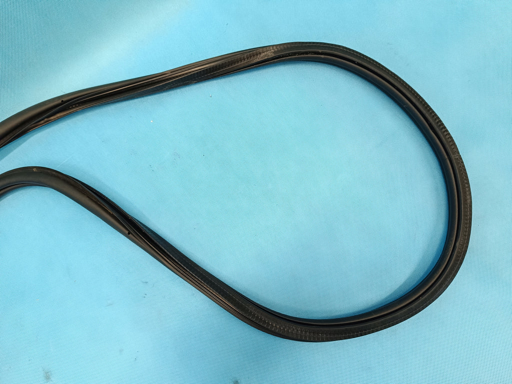 VW T-ROC LIFT 1.5 TSI 110KW 2025 R DOOR SEAL RIGHT FRONT 2GA867912B