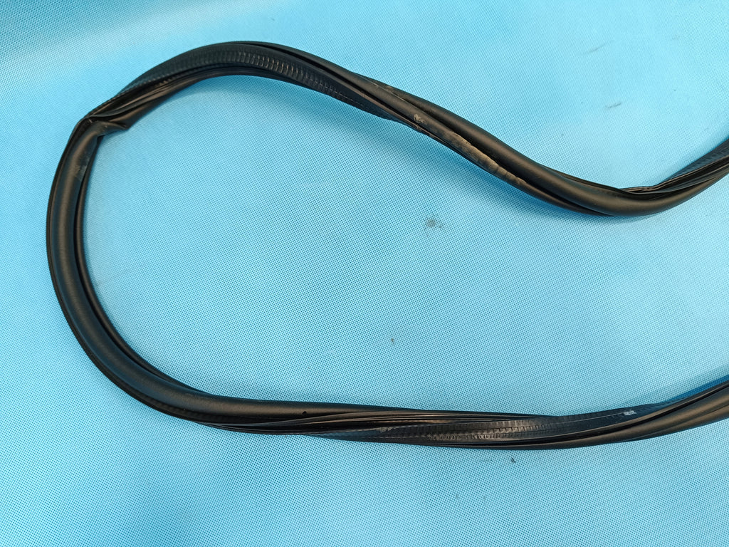 VW T-ROC LIFT 1.5 TSI 110KW 2025 R DOOR SEAL RIGHT REAR 2GA867914B