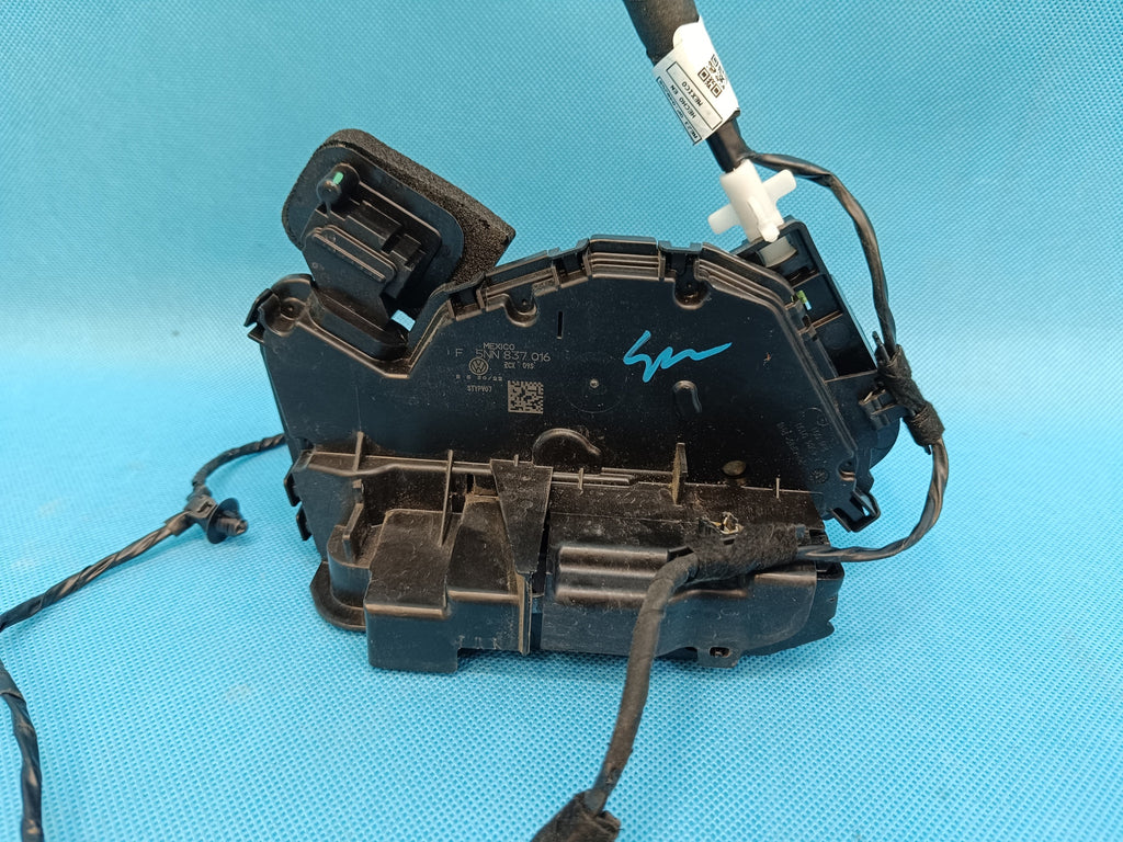 VW TIGUAN 2 II 2.0 TFSI 140KW 2022 R DOOR LOCK RIGHT FRONT 5NN837016