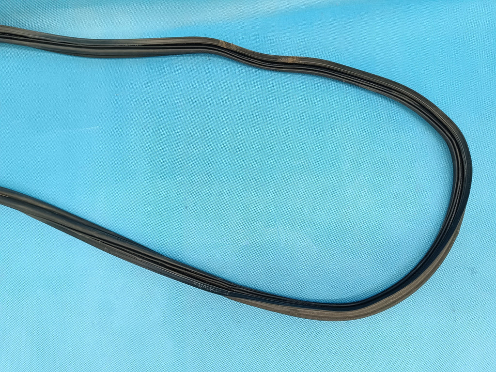 VW TIGUAN 2 II 2.0 TFSI 140KW 2022 R TAILGATE SEAL 5NA827705A