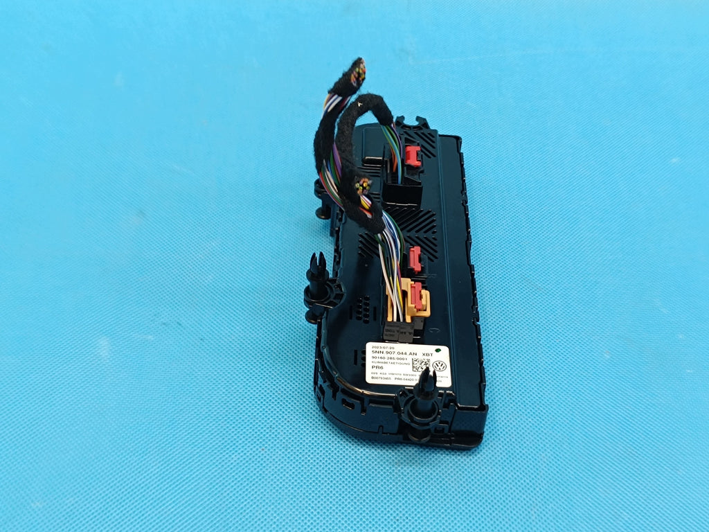 VW TIGUAN 2 II LIFT 2.0 TFSI 137KW 2024 R AIR CONDITIONING PANEL 5NN907044AN