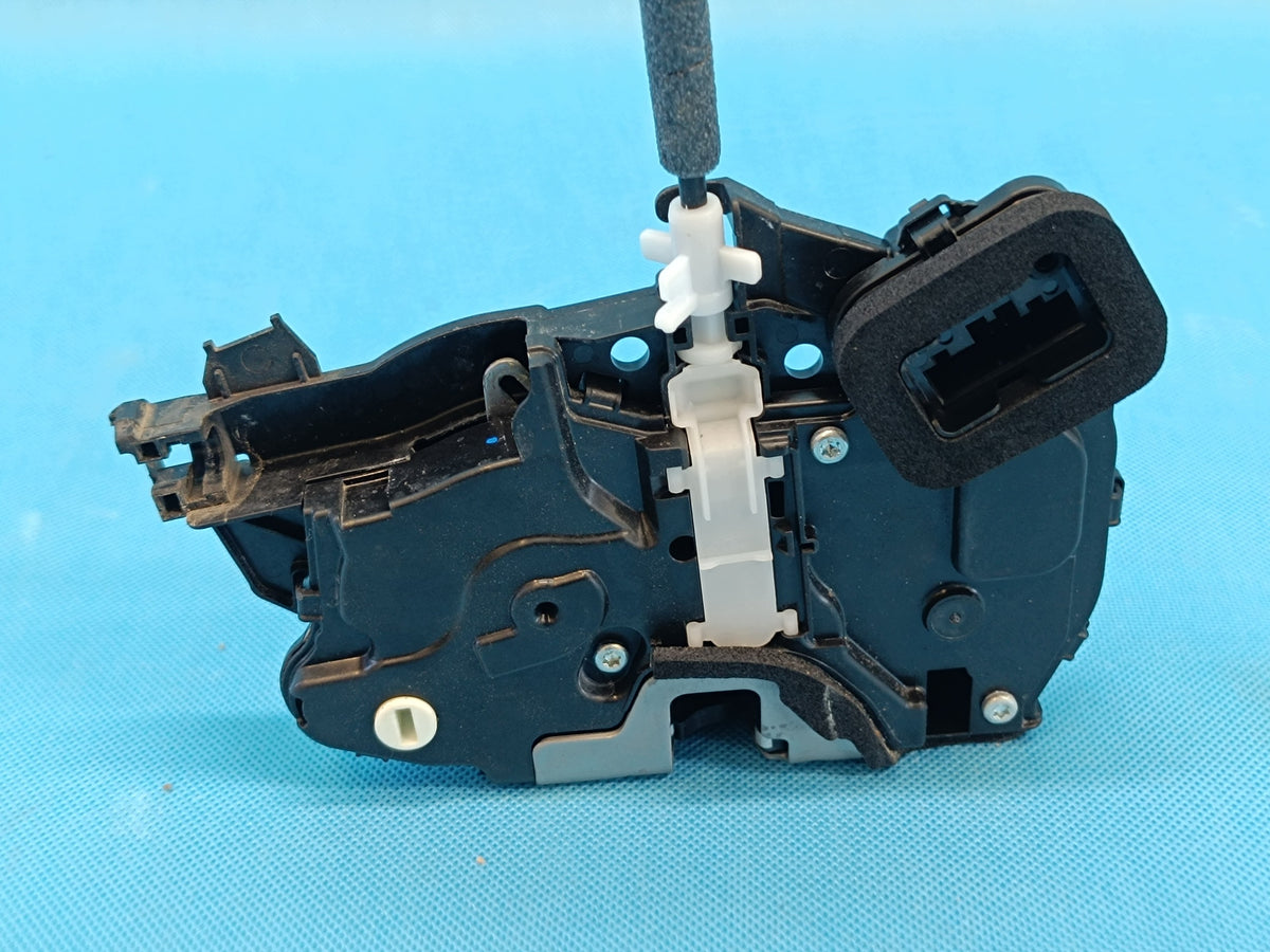 VW TIGUAN 2 II LIFT 2.0 TFSI 137KW 2024 R DOOR LOCK RIGHT REAR 2GJ839016C